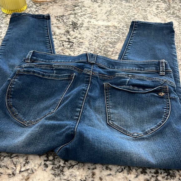 Bundle of 2 Democracy Jeans Size 12 Petite Cropped Capri - Picture 5 of 13